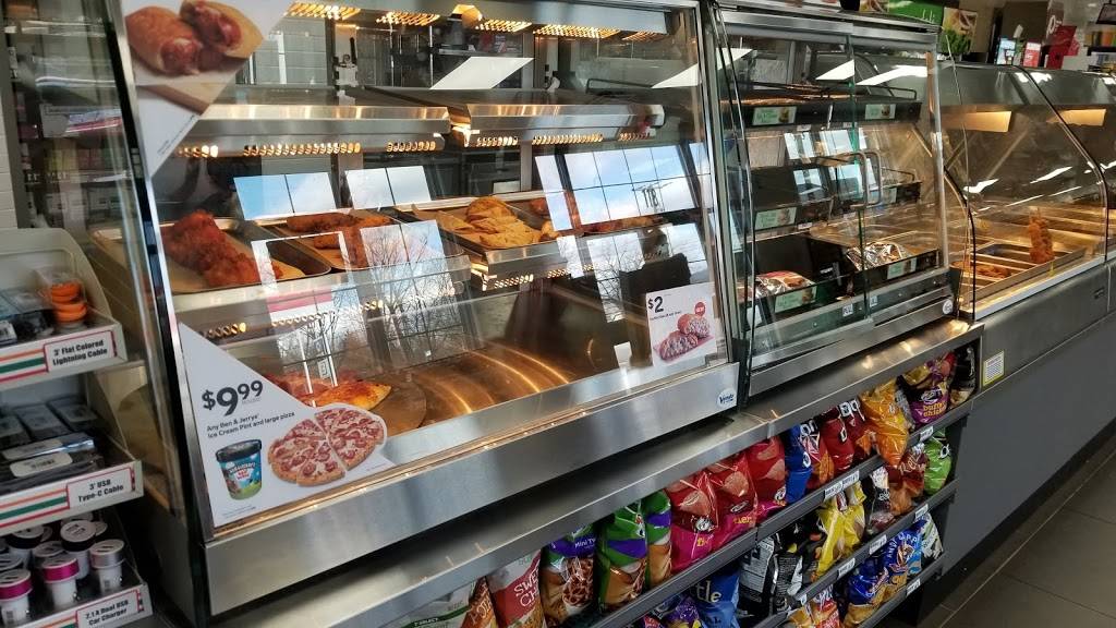 7-Eleven | bakery | 118 W Lee St, Broadway, VA 22815, USA | 5403339653 OR +1 540-333-9653