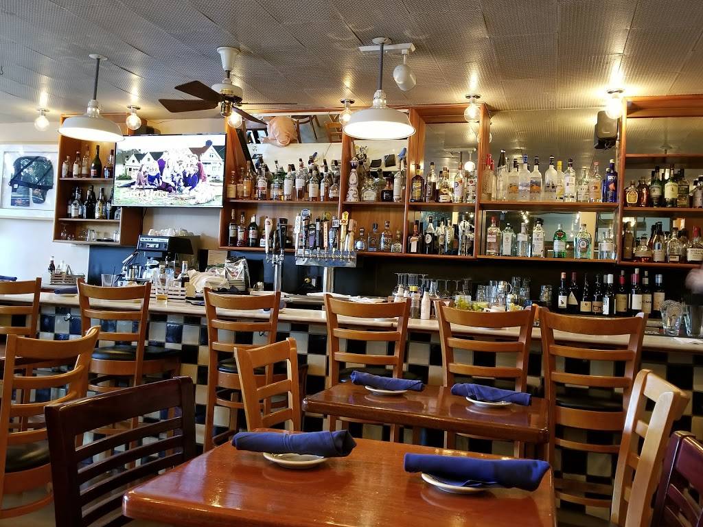 Flahertys Seafood Grill and Oyster Bar | restaurant | 6th Ave , Between Dolores & San Carlos, Carmel-By-The-Sea, CA 93921, USA | 8316251500 OR +1 831-625-1500