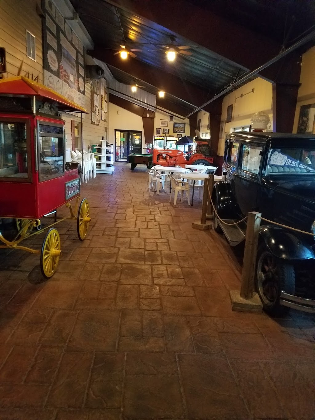 JoDeans Steak House & Lounge | night club | 2809 Broadway Ave, Yankton, SD 57078, USA | 6056659884 OR +1 605-665-9884