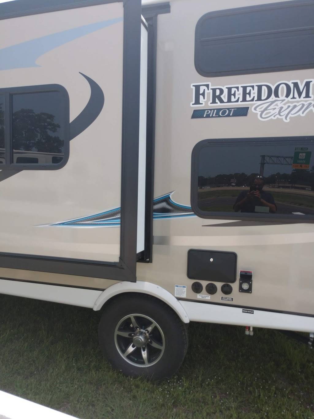 Jaws Bar-B-Que | restaurant | 1448 Rev. Raymond Scott Ave, Port Arthur, TX 77640, USA | 4099856601 OR +1 409-985-6601