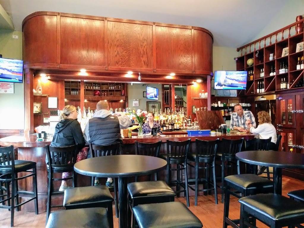 Highway House | restaurant | 5653 N Northwest Hwy, Chicago, IL 60646, USA | 7736573534 OR +1 773-657-3534