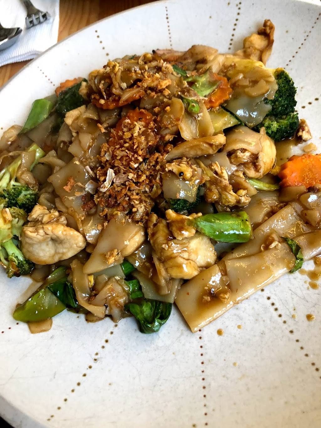 Pad Thai Noodle Lounge | restaurant | 114 8th Ave, New York, NY 10011, USA | 2126916226 OR +1 212-691-6226