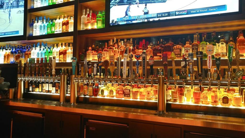 BJs Brewhouse | restaurant | 39 Green Acres Rd S, Valley Stream, NY 11581, USA | 5162568800 OR +1 516-256-8800