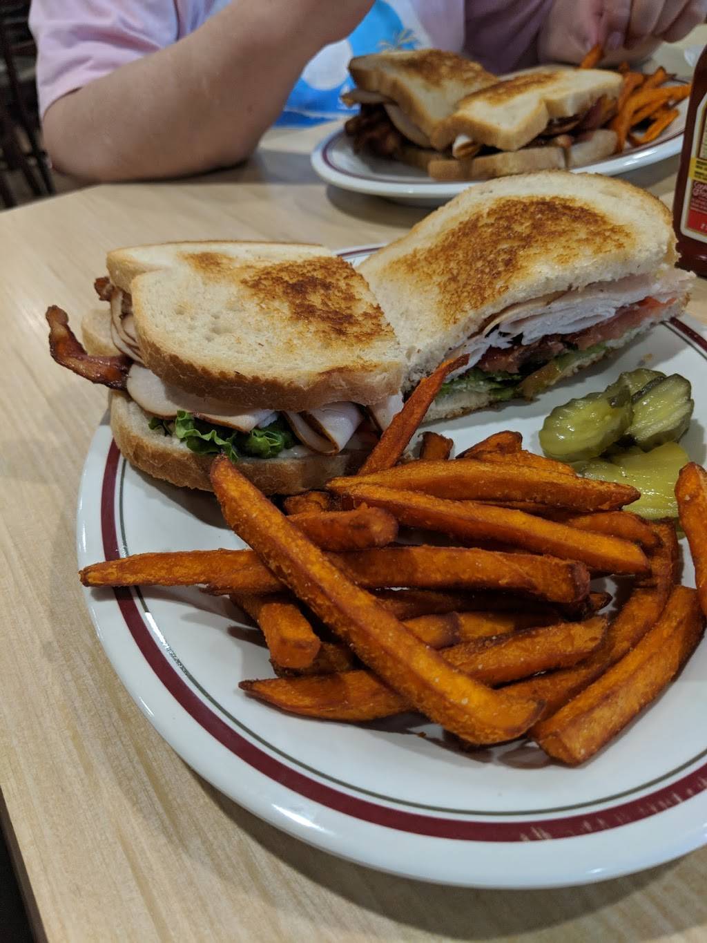 Huddle House | restaurant | 838 Seven Bridge Rd, East Stroudsburg, PA 18301, USA | 5704248245 OR +1 570-424-8245