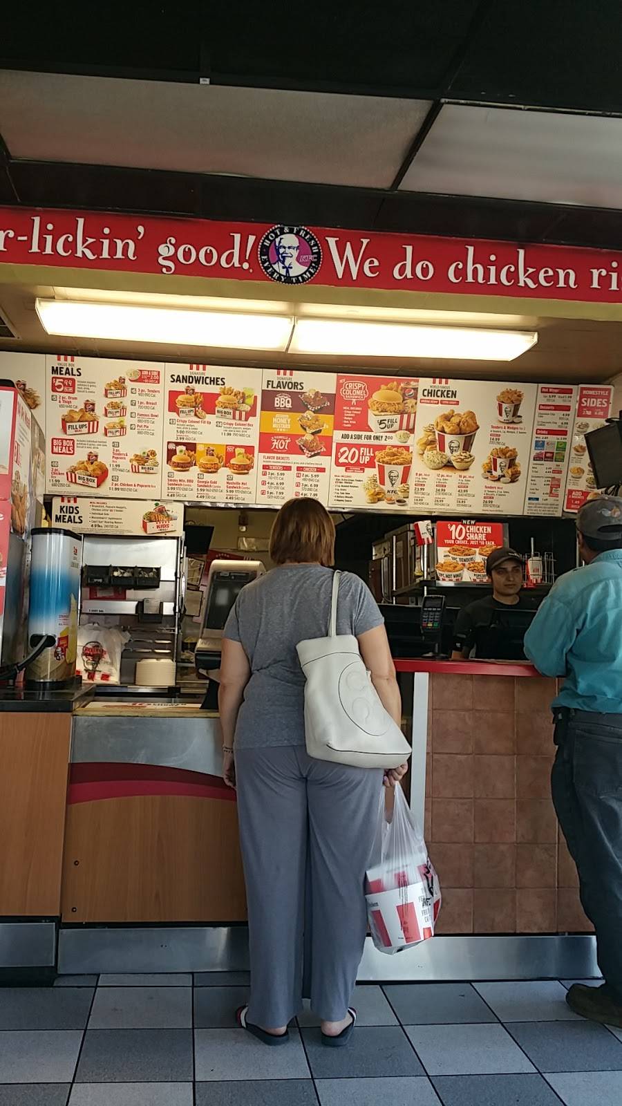 KFC | restaurant | 19256 Ventura Blvd, Tarzana, CA 91356, USA | 8188812131 OR +1 818-881-2131