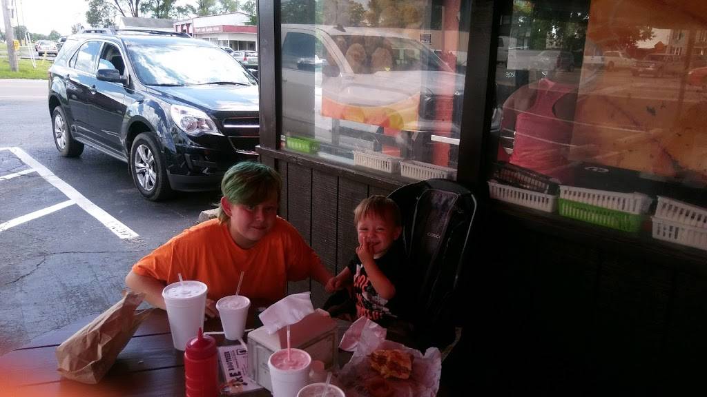 J&E Rootbeer Stand | restaurant | 6301 Germantown Rd, Middletown, OH 45042, USA | 5134228149 OR +1 513-422-8149