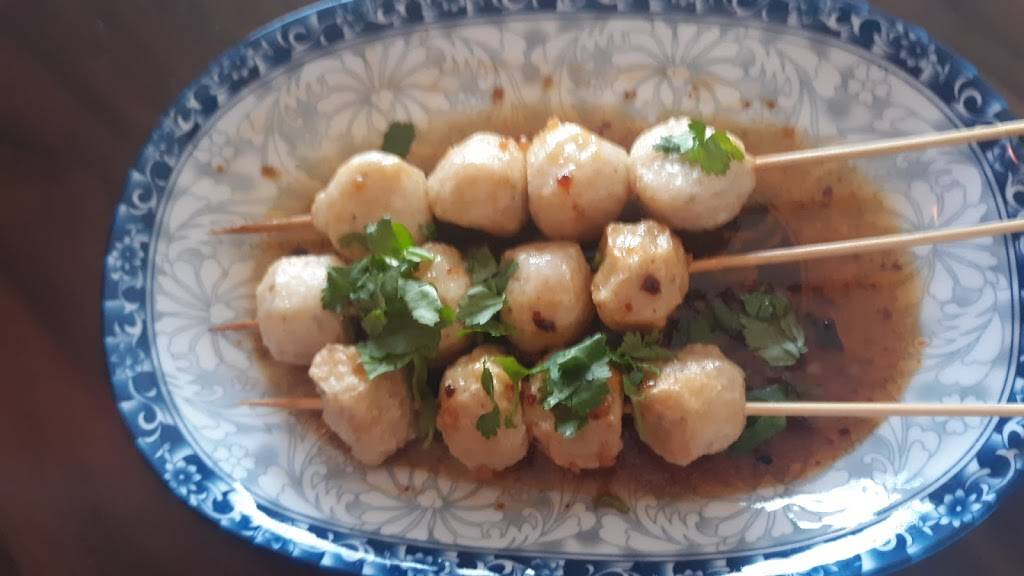 BB Charearnxap Restaurant | restaurant | 2121 Eddy Ln, Eau Claire, WI 54703, USA | 7155232400 OR +1 715-523-2400