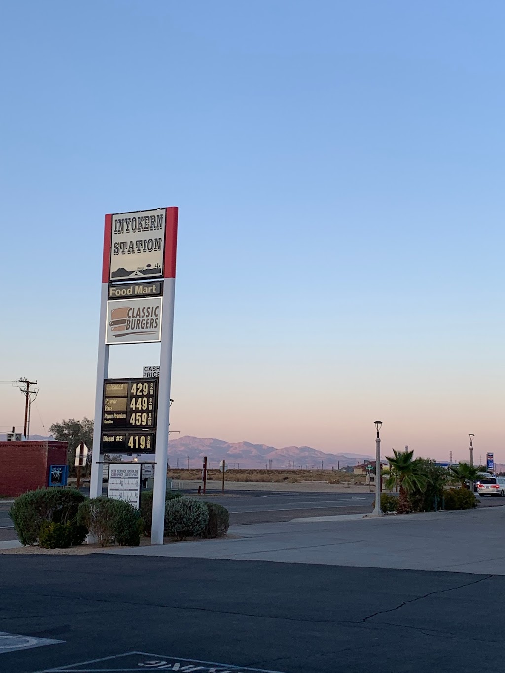 Classic Burgers | restaurant | 6525 W Inyokern Rd, Inyokern, CA 93527, USA | 7603774555 OR +1 760-377-4555