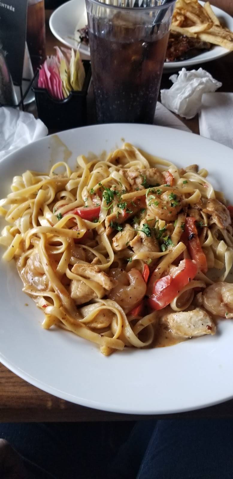 TGI Fridays | restaurant | 12721 Towne Center Dr, Cerritos, CA 90703, USA | 5628098442 OR +1 562-809-8442