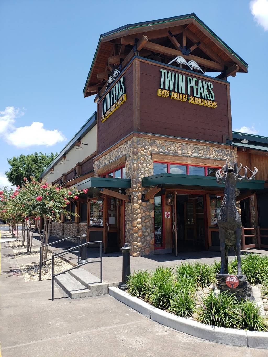 Twin Peaks Altamonte Springs | restaurant | 227 FL-436, Altamonte Springs, FL 32714, USA | 4076493171 OR +1 407-649-3171