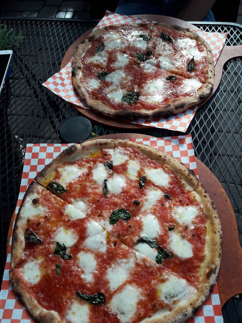 Carmel Pizza Company | restaurant | 2826 Jones St, San Francisco, CA 94133, USA | 4156761185 OR +1 415-676-1185