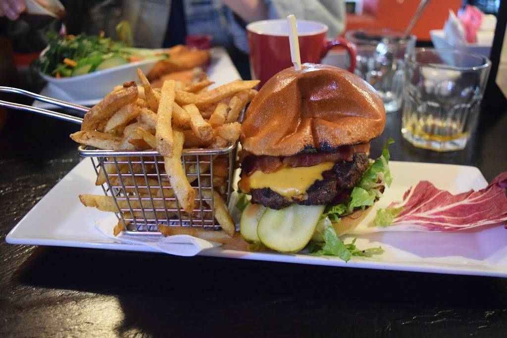 Iron Horse Bar & Grill | restaurant | 1 Church St, Cookstown, ON L0L 1L0, Canada | 7054582500 OR +1 705-458-2500