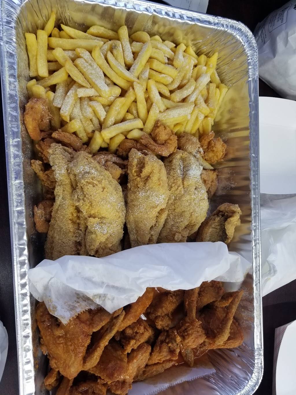 Hook Fish & Chicken | restaurant | 5701 N Australian Ave, Riviera Beach, FL 33407, USA | 5618556385 OR +1 561-855-6385