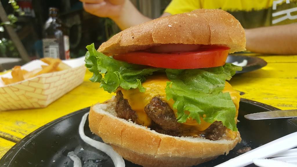 The Le Tub Saloon | restaurant | 1100 N Ocean Dr, Hollywood, FL 33019, USA | 9549219425 OR +1 954-921-9425