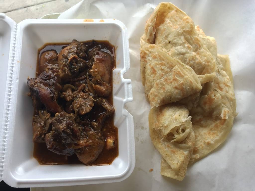 Singhs Roti Shop | restaurant | 692 Columbia Rd, Dorchester, MA 02125, USA | 6172827977 OR +1 617-282-7977