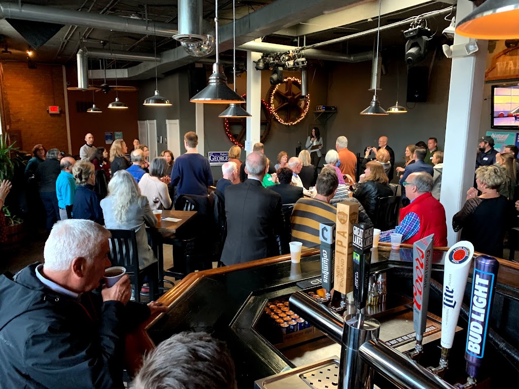 Around the Corner Saloon & Cafe | restaurant | 18616 Detroit Ave, Lakewood, OH 44107, USA | 2165214413 OR +1 216-521-4413