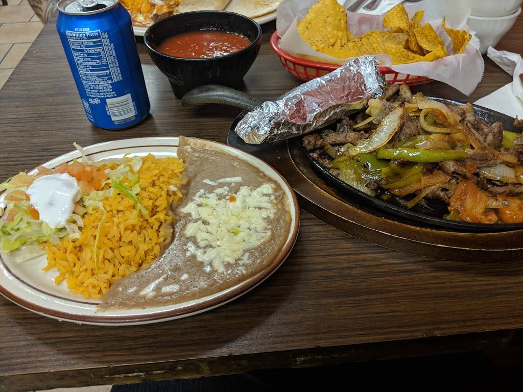 El Jarochito | restaurant | 164 S Academy St, Galesburg, IL 61401, USA | 3093426103 OR +1 309-342-6103
