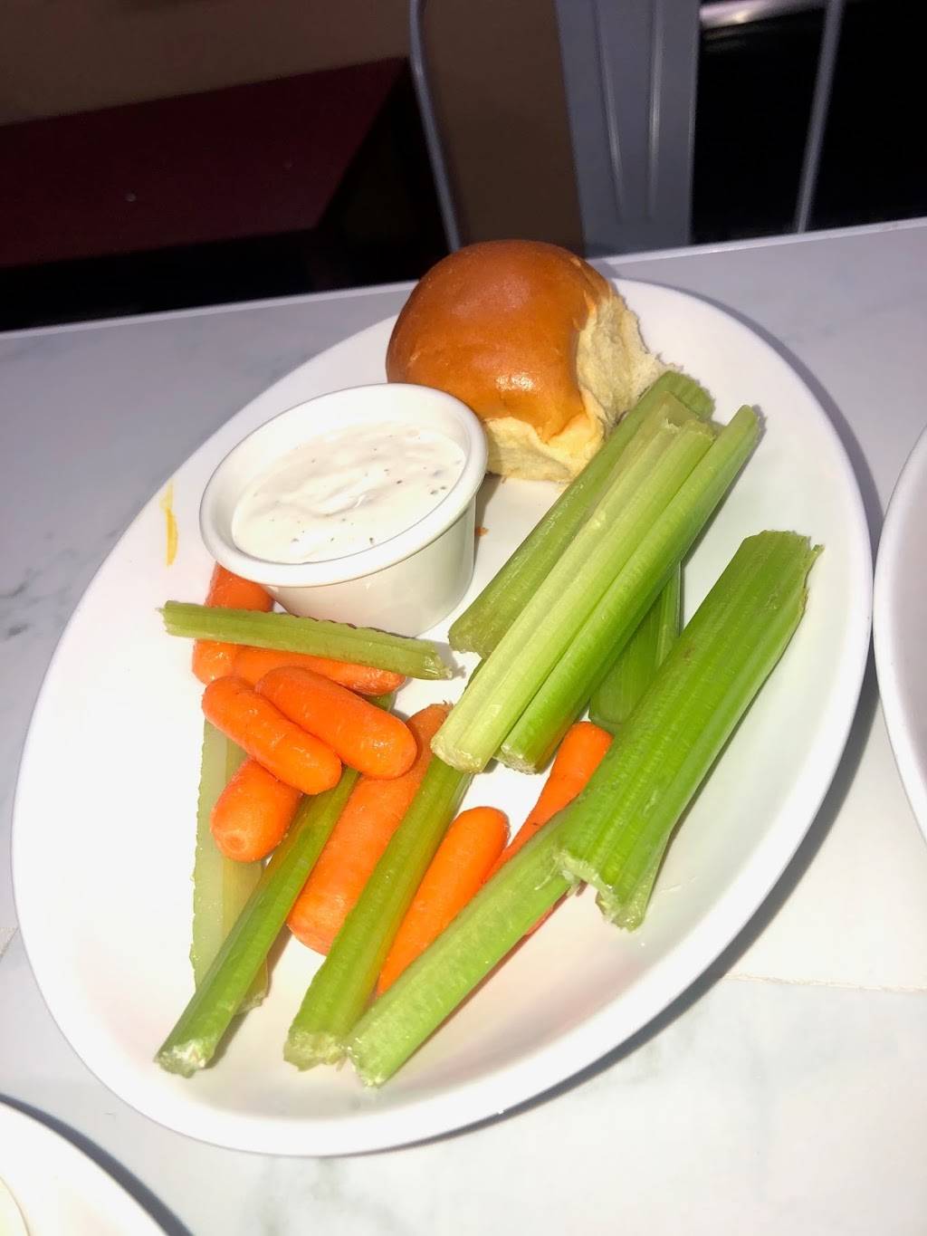 Memphis Hot Wings | restaurant | 10102 Lorain Ave, Cleveland, OH 44111, USA | 2166752010 OR +1 216-675-2010