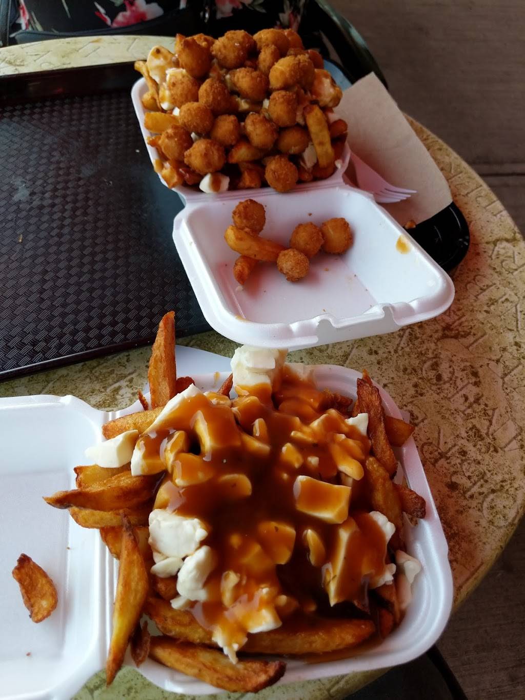 Le poutinault | restaurant | 270b Boulevard Thibeau, Trois-Rivières, QC G8T 6Y4, Canada | 8199094433 OR +1 819-909-4433