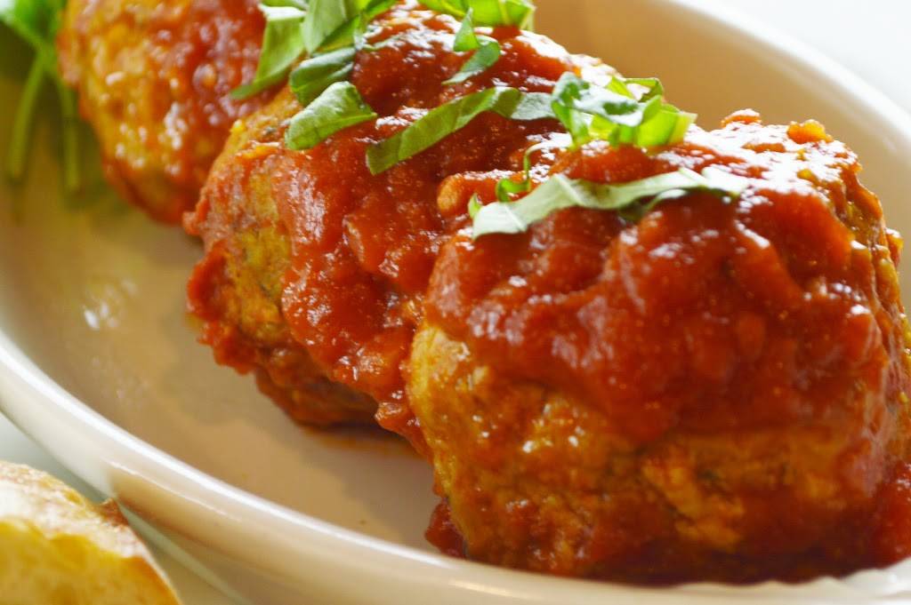 Iavarones Steakhouse & Italian Grill | restaurant | 3617 W Humphrey St, Tampa, FL 33614, USA | 8139325241 OR +1 813-932-5241