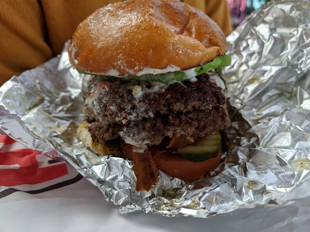 MOOYAH Burgers, Fries & Shakes | restaurant | 1700 Oviedo Mall Boulevard, Oviedo, FL 32765, USA | 4075424408 OR +1 407-542-4408