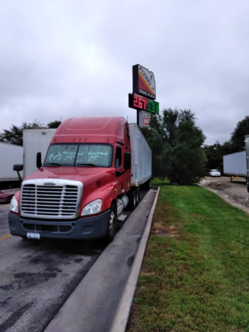 Flying J Travel Center | restaurant | 445 Evansdale Dr, Elk Run Heights, IA 50707, USA | 3192917714 OR +1 319-291-7714