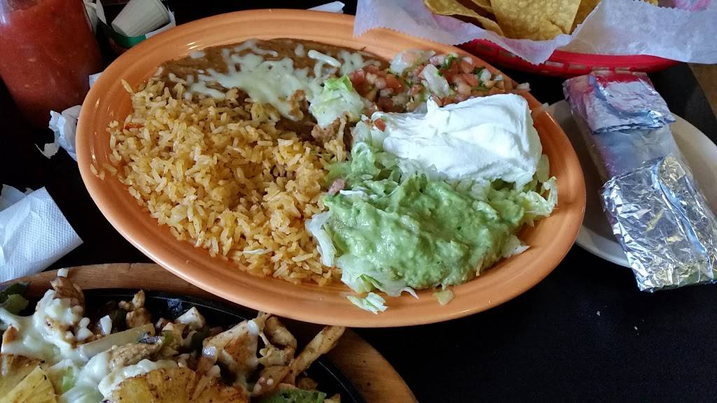 Sombreros Mexican Grill | restaurant | 3180 US-64, Crump, TN 38327, USA | 7316320299 OR +1 731-632-0299
