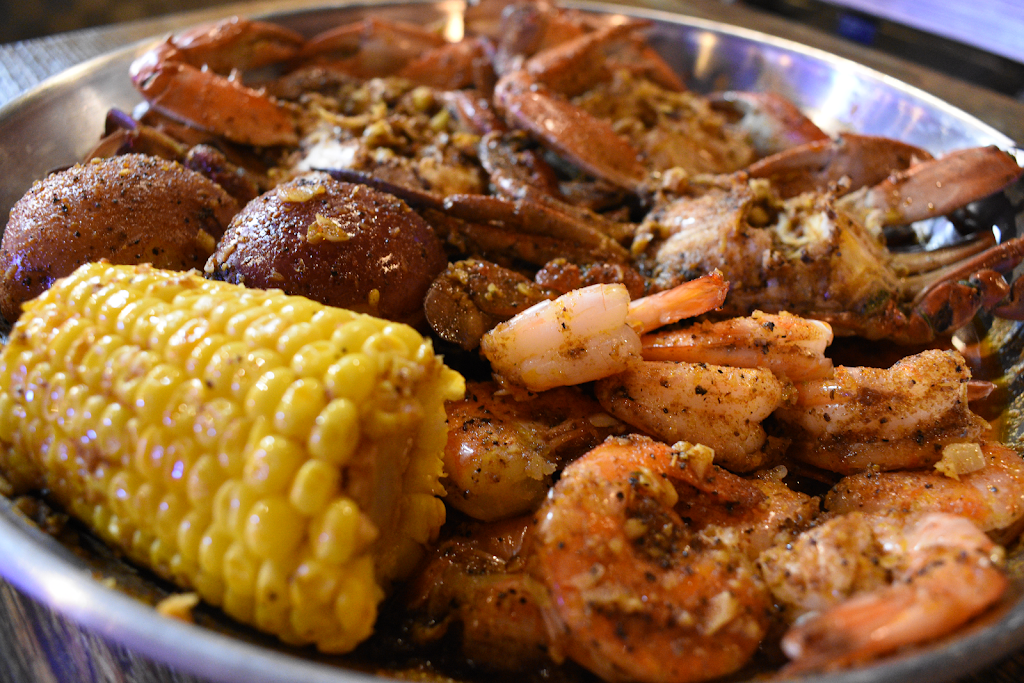 J&C Crab - Juicy Seafood | restaurant | 9321 6 Mile Cypress Pkwy #100, Fort Myers, FL 33966, USA | 2396907088 OR +1 239-690-7088