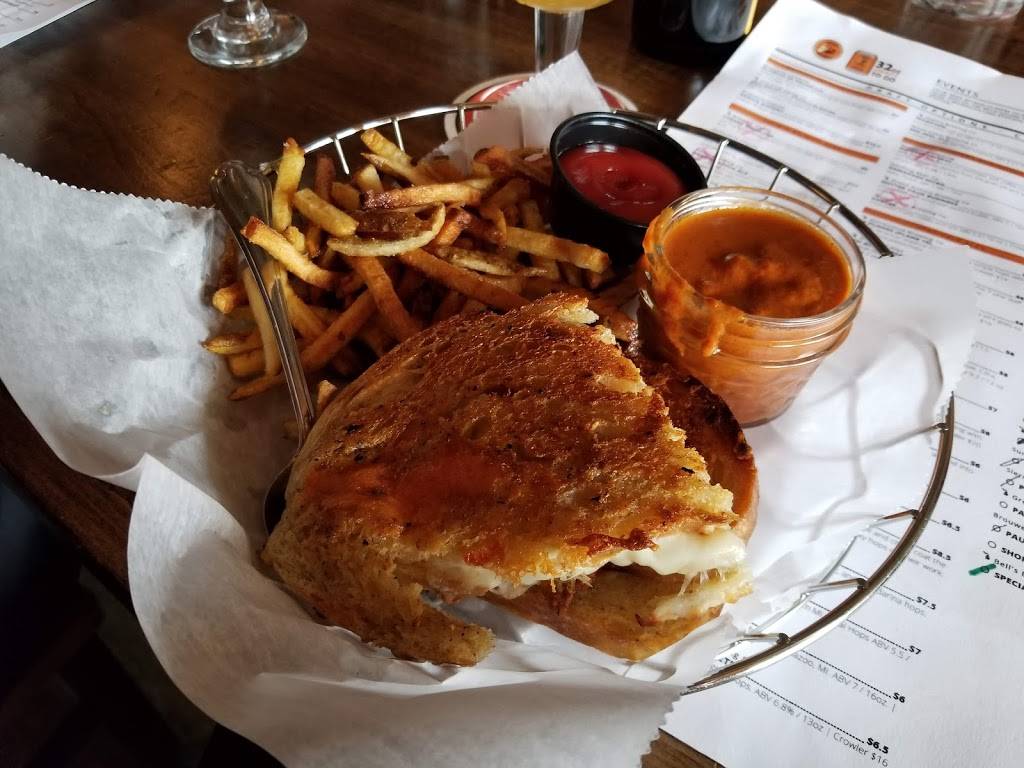 7 Monks Taproom | restaurant | 128 S Union St, Traverse City, MI 49684, USA | 2314218410 OR +1 231-421-8410