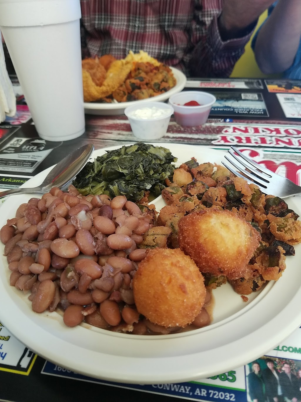 Hollys Country Cooking | restaurant | 116 S Harkrider St, Conway, AR 72032, USA | 5013289738 OR +1 501-328-9738