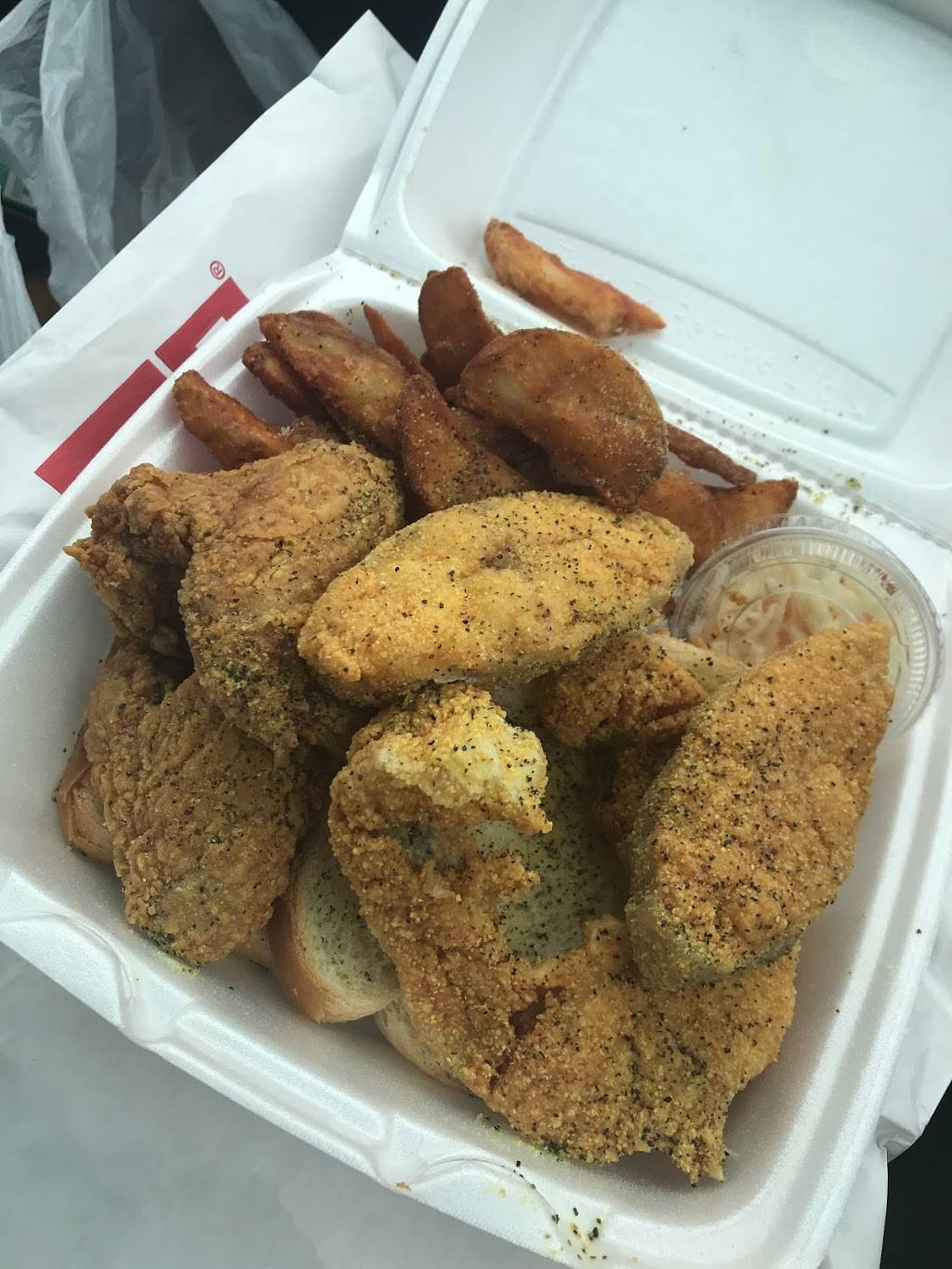 J J Fish & Chicken | restaurant | 1220 Richards St B, Joliet, IL 60433, USA | 8157269129 OR +1 815-726-9129