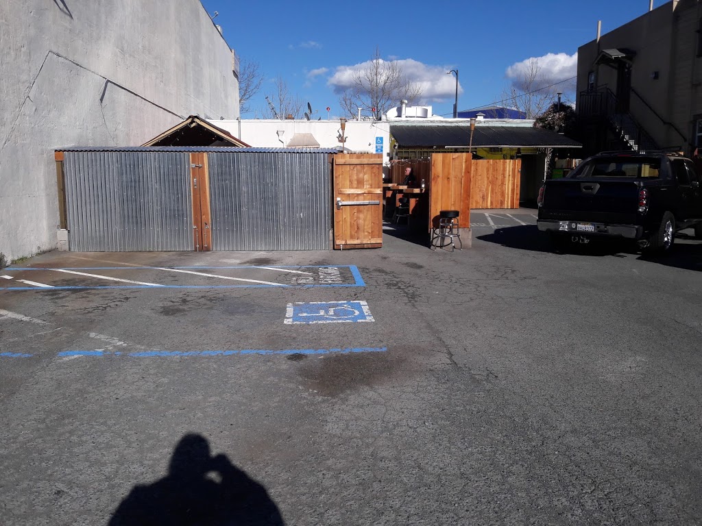 Blue Moon Saloon | restaurant | 9937 San Pablo Ave, El Cerrito, CA 94530, USA | 5105261719 OR +1 510-526-1719