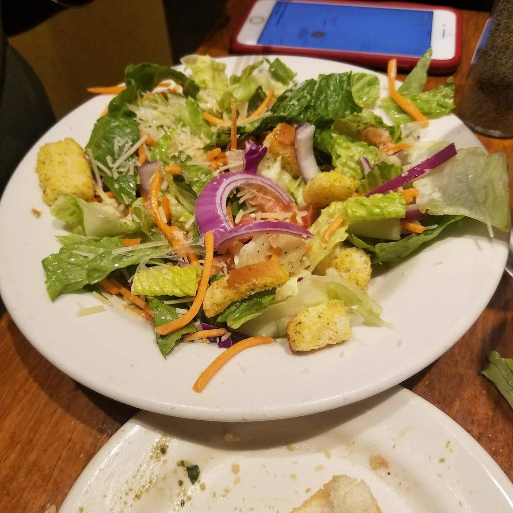 Johnny Carinos | restaurant | 3015 W Shore Dr, Holland, MI 49424, USA | 6167385200 OR +1 616-738-5200