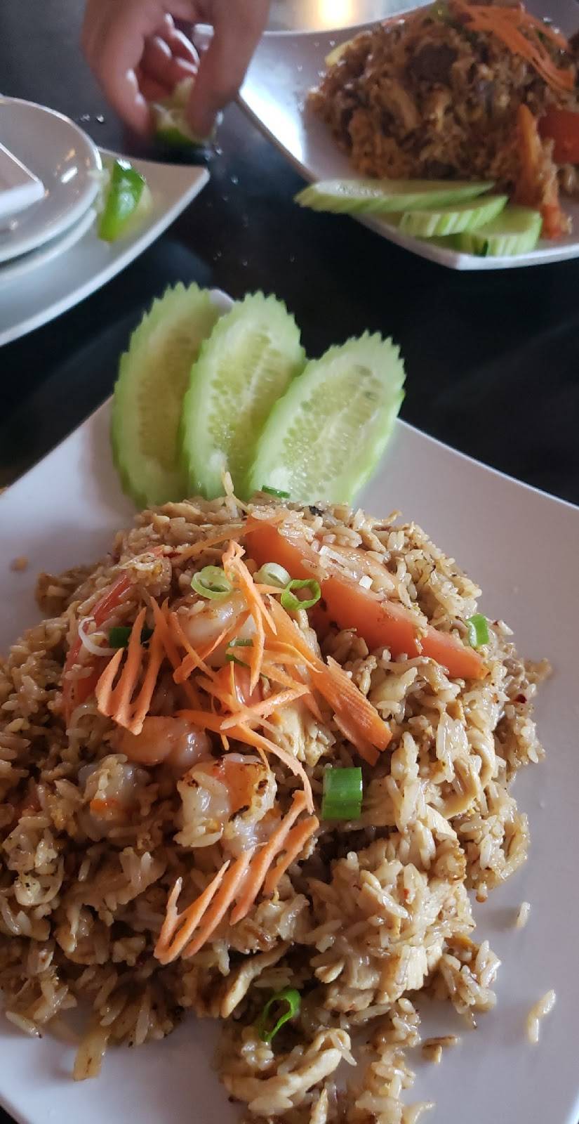 Chaba Thai Restaurant | restaurant | 3154 SE Military Dr, San Antonio, TX 78223, USA | 2103339955 OR +1 210-333-9955