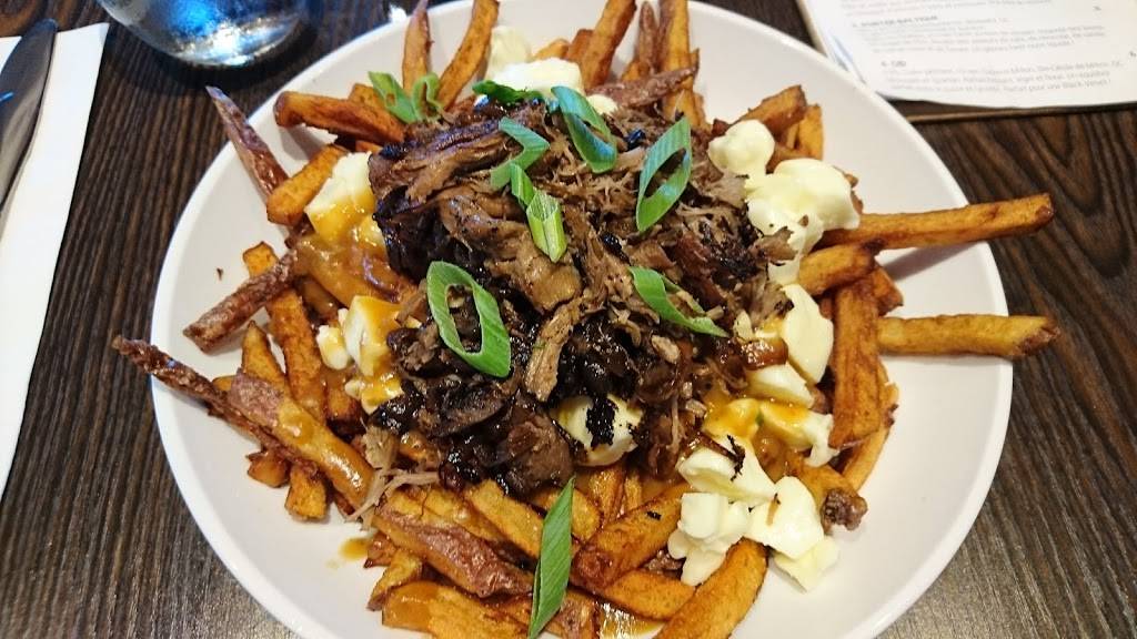 La Croisée des chemins | restaurant | 3701 Boulevard Fréchette, Chambly, QC J3L 0M8, Canada | 4505933336 OR +1 450-593-3336