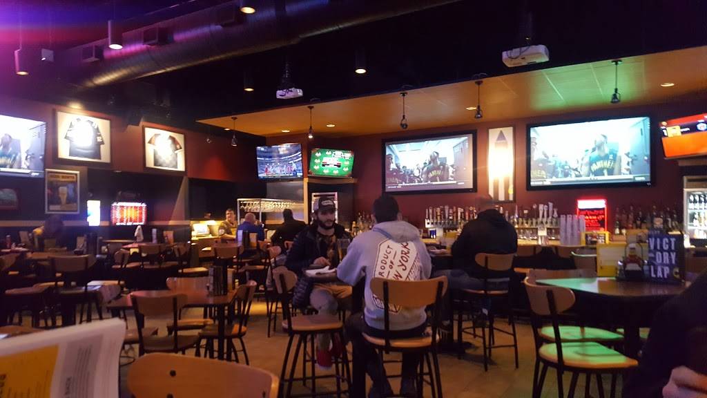 Buffalo Wild Wings | restaurant | 838 E McGalliard Rd, Muncie, IN 47303, USA | 7652849464 OR +1 765-284-9464