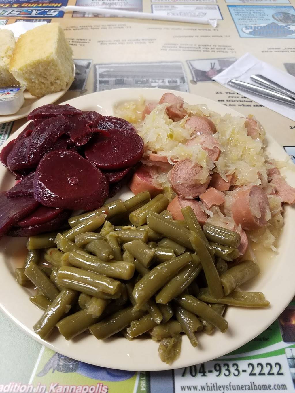 Town House II | restaurant | 1870 S Main St, Kannapolis, NC 28081, USA | 7049388220 OR +1 704-938-8220