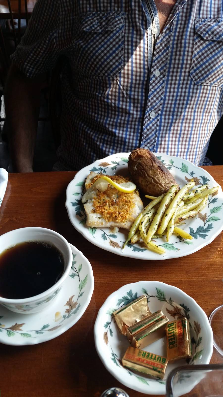 Salem Cross Inn | restaurant | 260 W Main St, West Brookfield, MA 01585, USA | 5088672345 OR +1 508-867-2345