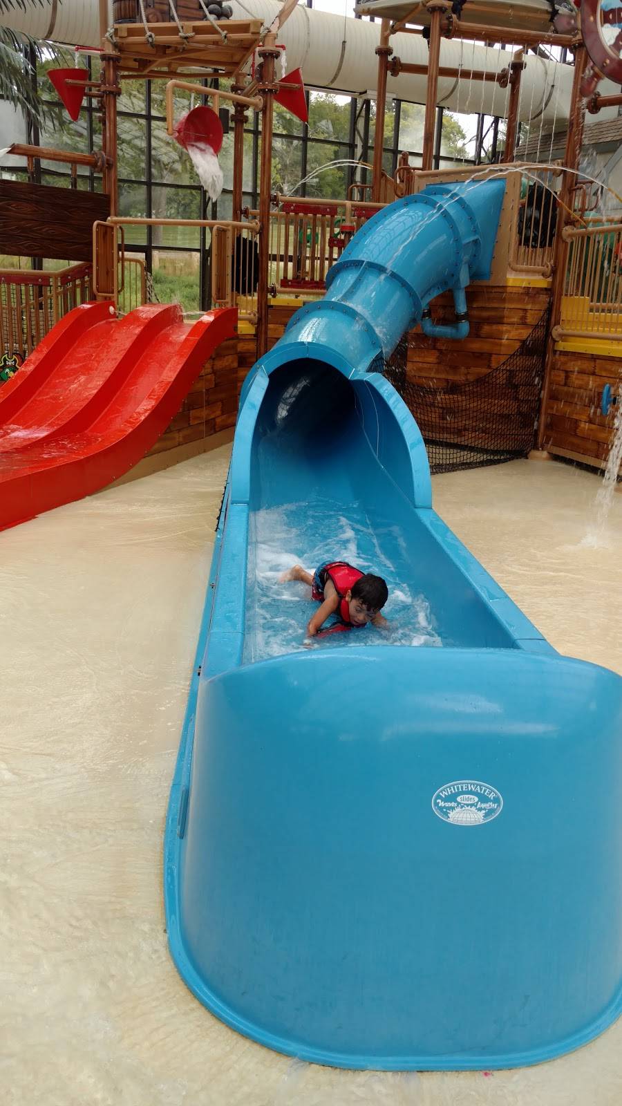 Pirates Cay Indoor Water Park | restaurant | 2558 N 3653rd Rd, Sheridan, IL 60551, USA | 8154963292 OR +1 815-496-3292