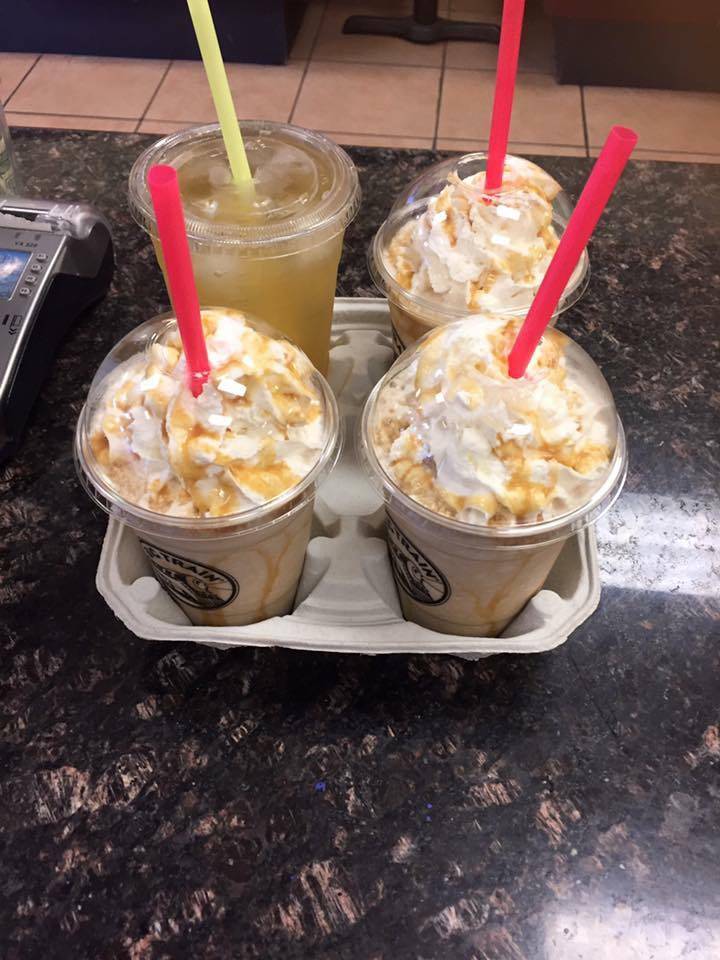 Fancy Donuts | restaurant | 1067 C St #130, Galt, CA 95632, USA | 2097454620 OR +1 209-745-4620