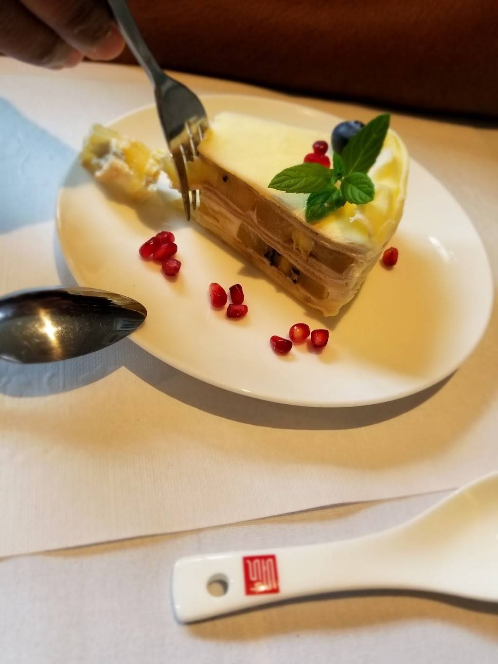 Ürasie | restaurant | 11 Rue Front, Gatineau, QC J9H 4W8, Canada | 8192080444 OR +1 819-208-0444