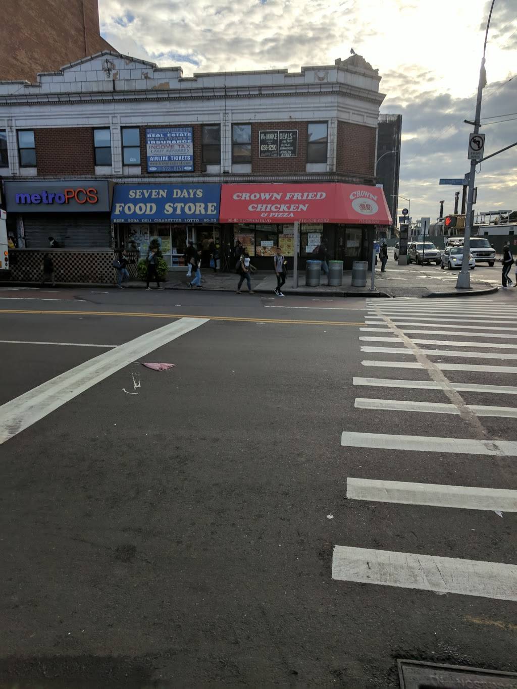 Crown Fried Chicken and Pizza | restaurant | 90-85 Sutphin Blvd, Jamaica, NY 11435, USA | 7185265262 OR +1 718-526-5262