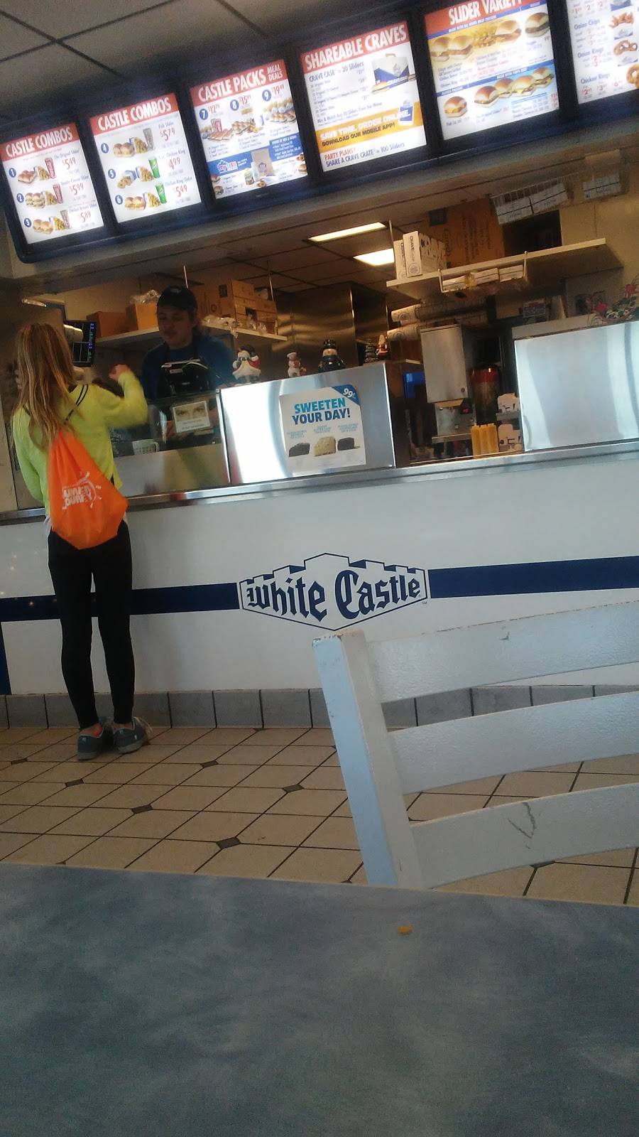 White Castle | restaurant | 310 Emerson Rd, High Ridge, MO 63049, USA | 6366779188 OR +1 636-677-9188