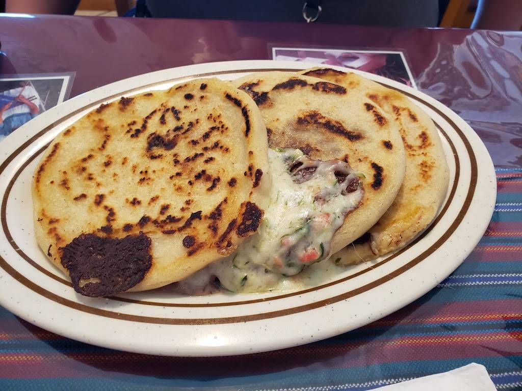 Totis Pupuseria | restaurant | 306 E 7th St, Hanford, CA 93230, USA | 5595829163 OR +1 559-582-9163