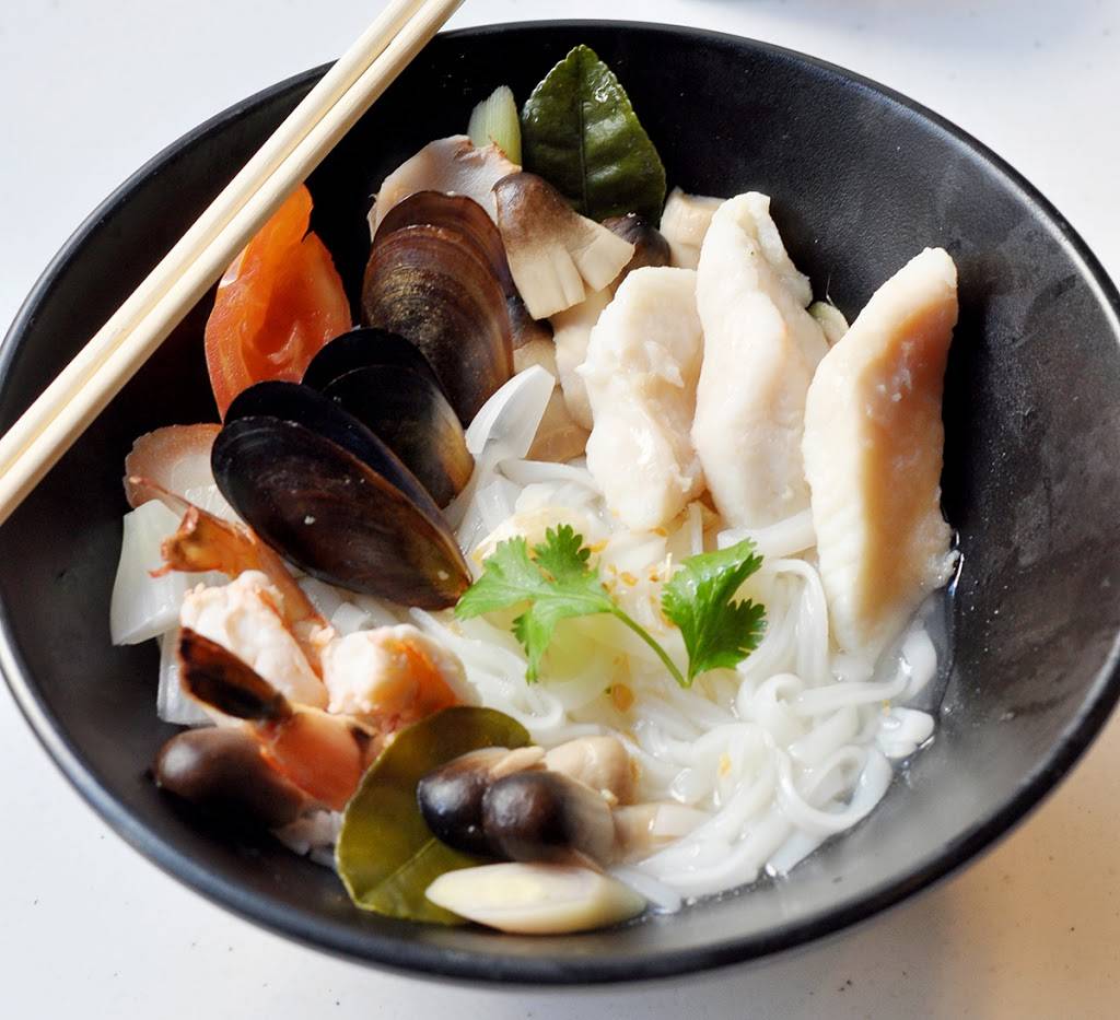 Aaharn Thai | restaurant | 3324 Governor Dr, San Diego, CA 92122, USA | 8582426389 OR +1 858-242-6389