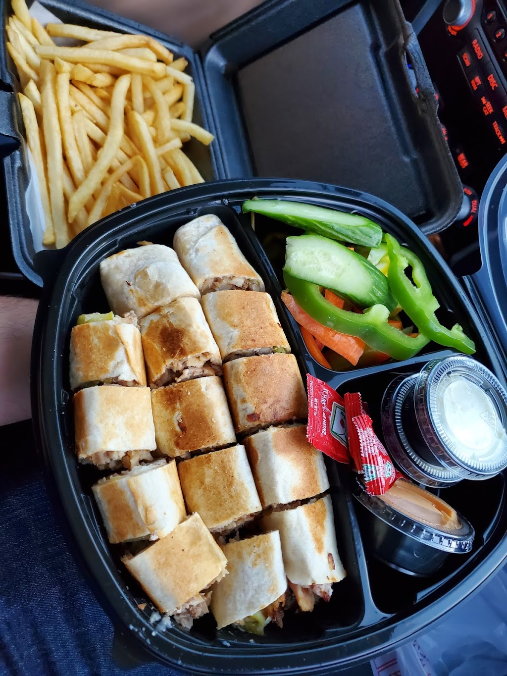 Shawarmaje | restaurant | 25834 Ford Rd, Dearborn Heights, MI 48127, USA | 3132643559 OR +1 313-264-3559