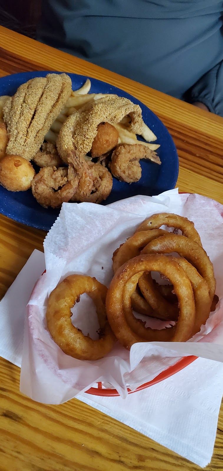 Davids Catfish House | restaurant | 5129 Dogwood Dr, Milton, FL 32570, USA | 8506261500 OR +1 850-626-1500