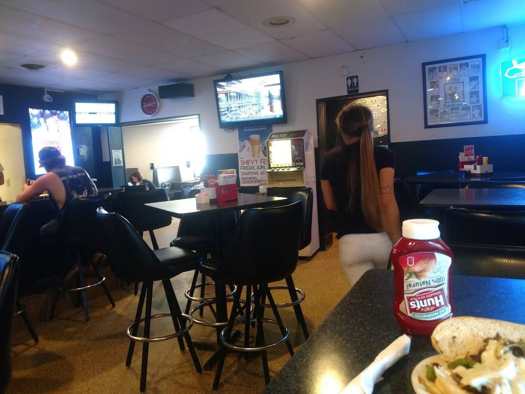 Shevys Sports Bar & Grill | restaurant | 2607 N Main St, Elkhorn, NE 68022, USA | 4023159951 OR +1 402-315-9951