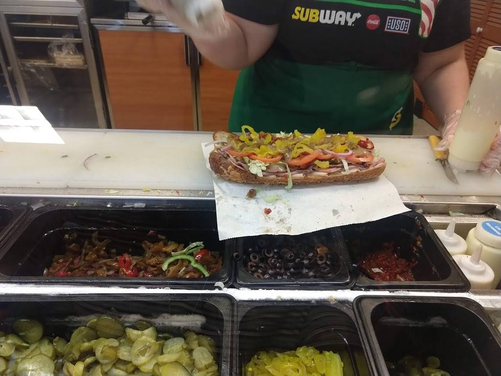 Subway | restaurant | 810 Airline Blvd, Portsmouth, VA 23707, USA | 7573993595 OR +1 757-399-3595