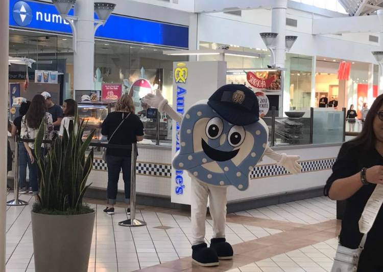 Auntie Annes | cafe | 24201 W Valencia Blvd #0205, Valencia, CA 91355, USA | 6612881310 OR +1 661-288-1310